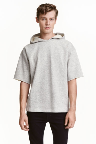 Short-sleeved hooded top